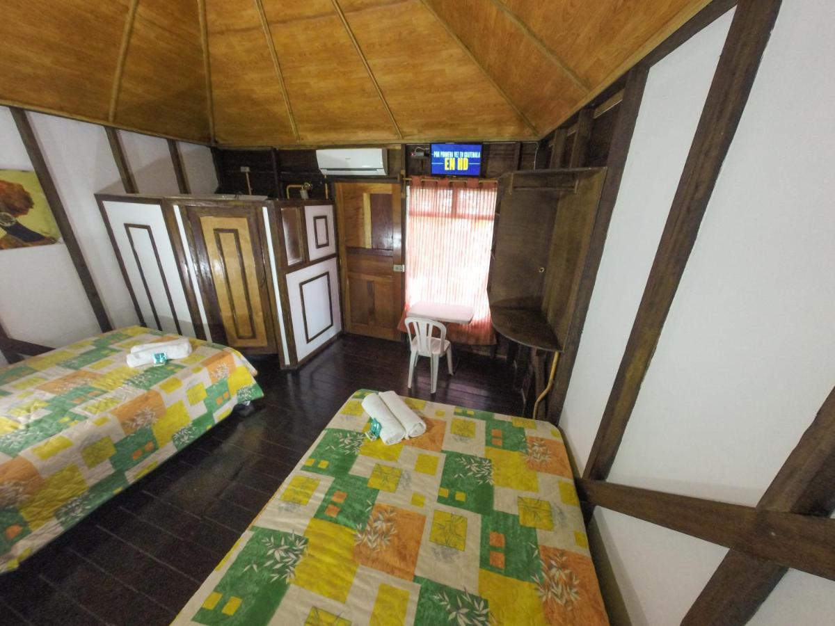 Chalet Castillo El Estor Bagian luar foto